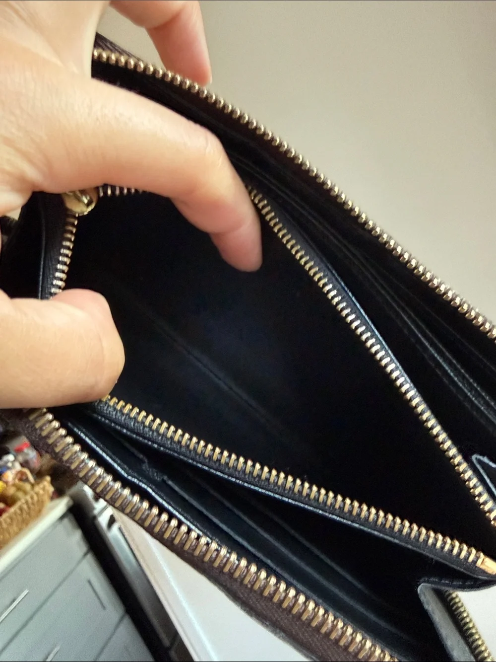 LOUIS VUITTON Giant Monogram Reverse Zippy Wallet